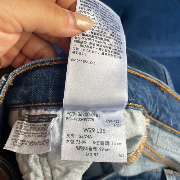 Levi's Women's 501 Crop Jeans - Picture 6 of 10